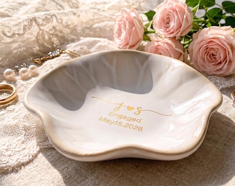 Benutzerdefinierte Keramik verlobt Ringschale, Schmuckschale mit Namen, Schmuckstück Schale für Hochzeit Datum Geschenke, Brautjungfer Geschenk, Ringtablett für Mr und Mrs