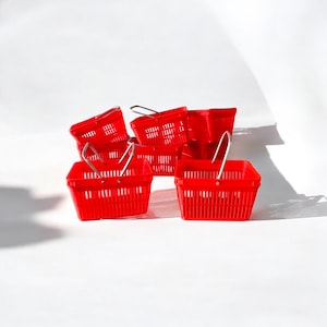 Miniature shopping basket, mini basket, doll house shopping basket, 1:12 scale, metal handle, mini scale shopping basket, red basket