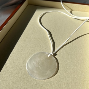 Collar de cordón de conchas marinas capiz hecho a mano