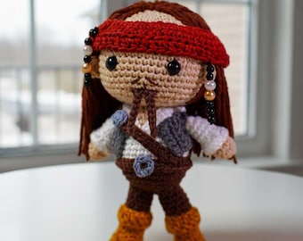 Patrón de muñeco amigurumi de ganchillo del Capitán Jack Sparrow Pirata