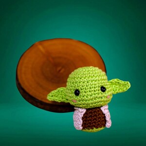 baby yoda simple alien amigurumi crochet doll