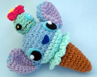Llavero de peluche amigurumi de ganchillo con puntada de helado