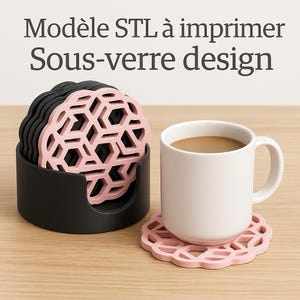 Peut inclure: Ensemble de dessous de verre géométriques roses et noirs avec un support assorti. Une tasse blanche remplie de café est posée sur l'un des dessous de verre roses. Le texte "Modèle STL à imprimer Sous-verre design" est en haut.