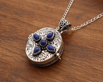 Colgante de medallón vintage con forma de caja de veneno, collar de pastillas de plata de ley y joya con compartimento secreto de piedra azul.