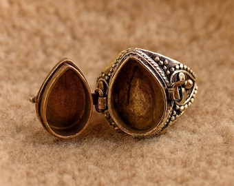 Vintage Oval Locket Ring, Antique Gold Keepsake Photo Ring,