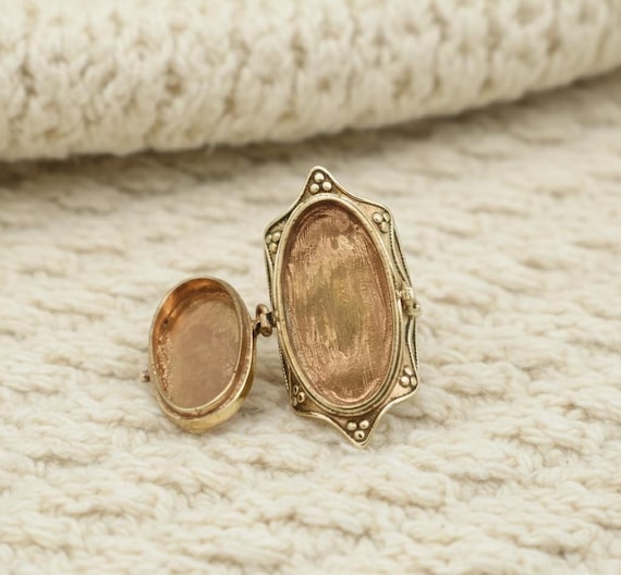Vintage Oval Secret Locket Ring • Hidden Compartment Ring • Antique Gold Statement Locket • Victorian Style Keepsake Jew