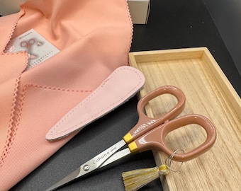 Tijeras de bordar Sakura Pink Cohana – ¡envío desde EE. UU.! Versión color topo 2026 con funda rosa/uva. ¡Costura!