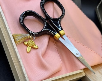 Cohana Limited Edition Tamenuri  Laquer Scissors with Rose Charm