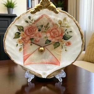 Entkuppelte Muschelkunst: Blumentelegramm. Große Jakobsmuschel Schmuckschale, Schmuckschale, handgemachtes Geschenk, Muschelkunst, Gefallen