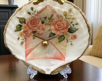 Decoupagede zeeschelpkunst: bloementelegram. Grote sint-jakobsschelp voor trinketschaal, sieradenschaal, handgemaakt cadeau, schaalkunst, gunst