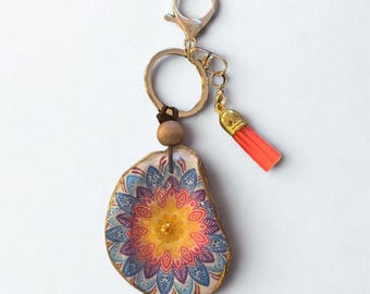 Decoupage Oyster-sleutelhanger met kleurrijk mandala-ontwerp: handgemaakt cadeau