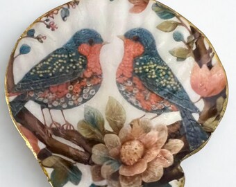 Grote vogels met bloemen coquilleschelp voor trinketschaal, sieradenschaal, handgemaakt cadeau, schelpkunst, bloemsierkunst, cadeaus voor haar.
