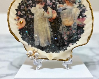 Decoupage-zeeschelpkunst: grillig lantaarnontwerp. Grote sint-jakobsschelp voor trinketschaal, sieradenschaal, handgemaakt cadeau, schaalkunst, gunst