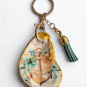 Seashell keychain with whimsical anchor design. Handmade gift, shell art, oysters