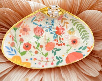 Decoupage kunst schelpen: bloemdessin voor de lente. Grote schelp voor trinketschaal, sieradenschaal, handgemaakt cadeau, schaalkunst, gunst
