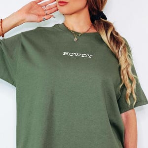 Howdy Western Graphic Tee | Country Shirt for Women | Cowboy Style Oversized TShirt | Cute Southern Shirt | Rodeo Cowgirl Outfit