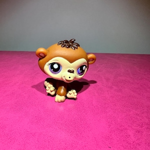 Littlest Pet Shop (LPS) figure/chimpanzee monkey figure