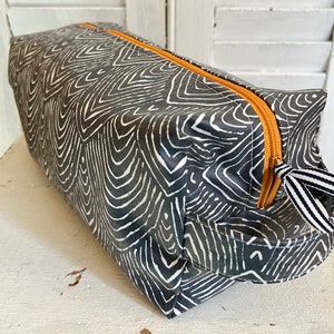 Large Dopp Kit- Navy Hills