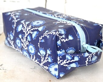 Medium Dopp Kit- Blue & White Poppy