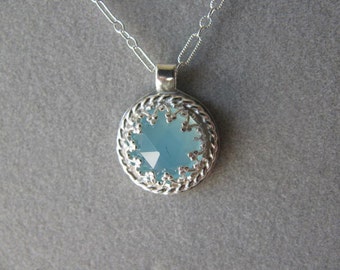 Colgante de calcedonia azul