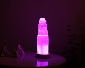 Selenit-Bergheil kristallsteine lampe USB-LED-Farbwechsel – Metaphysischer Selenit Lampe-Steinkristallturm, für Reinigung, Meditation & Deko