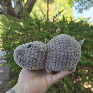 Small Crochet Hippo Plushie – Palm-Sized Stuffed Animal | Handmade Amigurumi Hippo | Tiny Plush Toy Gift | Cute Animal Decor