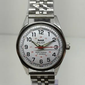 HMT Pilot herrarmbandsur i rostfritt stål med mekanisk handuppdragning