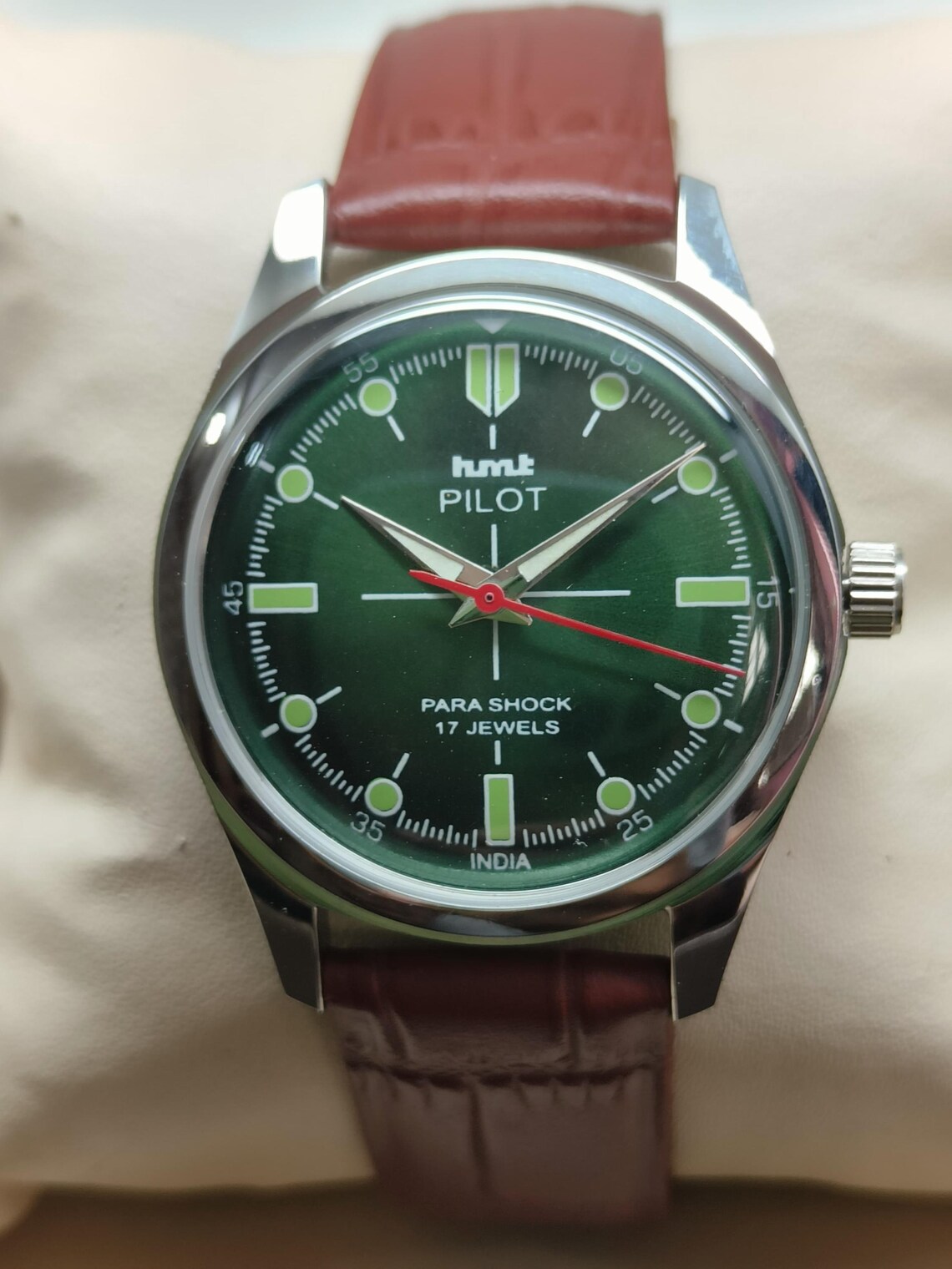 HMT Pilot, foto 1 di 5