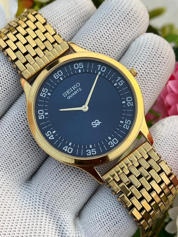 Seiko Vintage Quartz Wristwatch Blue Dial Elegant Refurbished Unisex Classic Watch