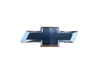 Emblema anteriore a farfalla da 27 cm per Silverado 1500 2016/2018, nero con bordo cromato, ricambio originale OEM codice 23236301, nuovo.