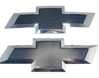 Emblema a farfalla anteriore da 27 cm e posteriore da 29 cm, 2 pezzi, per Silverado 1500 2016/2018, nero con bordo cromato, codice ricambio OEM 23236301, nuovo.