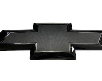 Emblema anteriore a farfalla da 27 cm per Silverado 1500 2016/2018, bordo completamente nero, ricambio originale OEM codice 23236301, nuovo.