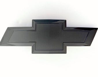 Emblema anteriore a farfalla da 31 cm per Silverado 1500 2019/2021, completamente nero, ricambio originale OEM codice 23400420, 84133575, nuovo.