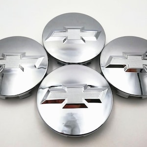 シボレー 4 x 83 mm ホイールセンターキャップ シルバラード サバーバン タホ ホイールハブカバー 4個セット クローム グリッド付き OEMスタイル ホイールハブキャップ 新品