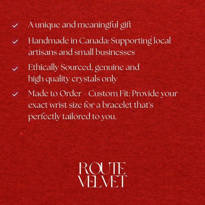 Op de afbeelding: Rode achtergrond met witte tekst. De tekst luidt: "Een uniek en betekenisvol cadeau. Handgemaakt in Canada. Ethisch verkregen, echte kristallen. Op maat gemaakt." De merknaam "ROUTE VELVET" staat onderaan.