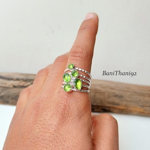 Handgjord Peridotring: Sterling Silver Multi Gemstone Stack
