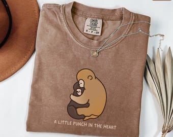 T-shirt Singe Punch Comfort Colors®, T-shirt Viral Punch Meme, Graphique câlin bébé singe, Cadeau émotionnel pour amoureux des animaux, Joli haut esthétique confortable