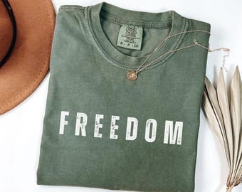 Camisa Freedom con colores cómodos, camisa Freedom para mujer, camisas Freedom, camisa Charlie Kirk, camisa minimalista, camiseta Freedom, camiseta Freedom
