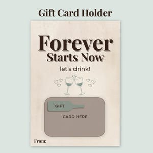 Op de afbeelding: Een rechthoekige cadeaubonhouder met een crèmekleurige achtergrond met de tekst Gift Card Holder, Forever Starts Now, let's drink! en From. Het bevat een afbeelding van twee klinkende wijnglazen, kleine hartjes en een vak voor een kaart.