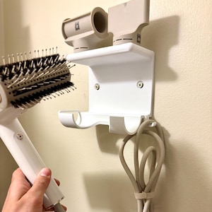 Wall mount for Shark SpeedStyle with attachments