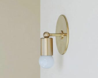 Minimalist Brushed Brass Wall Sconce Oval Backplate Modern Gold Vanity Luminaire