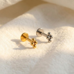 Pendiente de titanio de 16 g con 4 cuentas en racimo, mini labio con bola de oro y plata, pendiente minimalista para trago, hélix y caracola, piercing delicado para nariz.