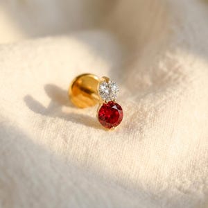 Orecchino a perno in titanio 16G con doppia zirconia cubica, due pietre piatte, elica, trago con cristalli verticali sovrapposti, labret nasale ipoallergenico