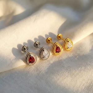 Orecchino a perno piatto in titanio 16G a forma di pera con opale/zirconia cubica • Orecchino per cartilagine per piercing a conca, elica e trago