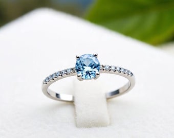 Blå topasring: 925 sterlingsilver med decembers födelsesten