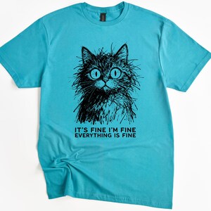 Camiseta de gato "Está bien, estoy bien, todo está bien", divertida, regalo para amantes de los gatos, sarcástica, humor introvertido imagen 6