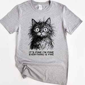 Camiseta de gato "Está bien, estoy bien, todo está bien", divertida, regalo para amantes de los gatos, sarcástica, humor introvertido imagen 5