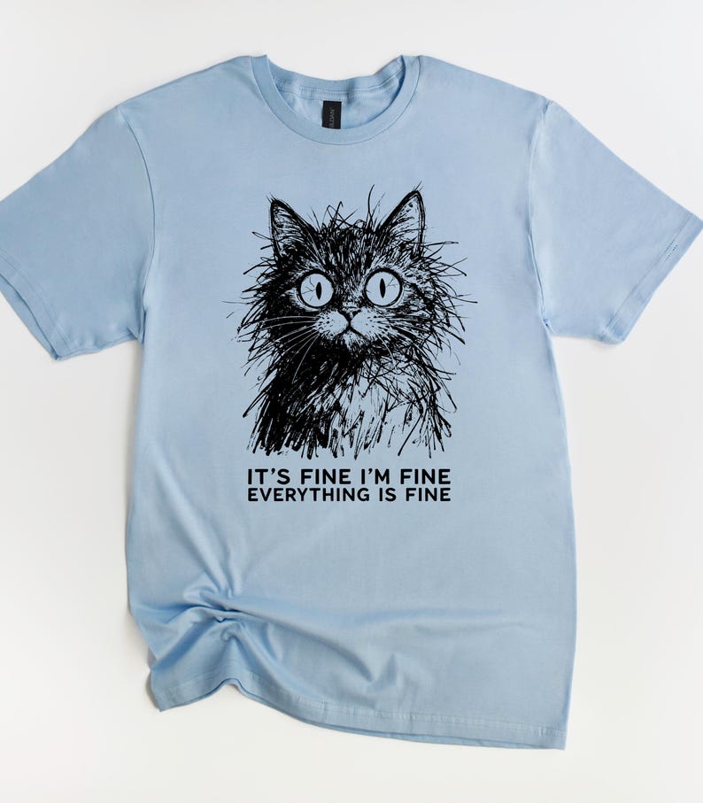 Camiseta de gato "Está bien, estoy bien, todo está bien", divertida, regalo para amantes de los gatos, sarcástica, humor introvertido imagen 1