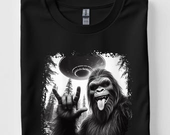 Camiseta OVNI de Bigfoot, Camiseta divertida de alienígenas, Camiseta de humor para adultos, Regalo para adultos, Camiseta divertida de Halloween, Camiseta desquiciada, Camiseta Y2K