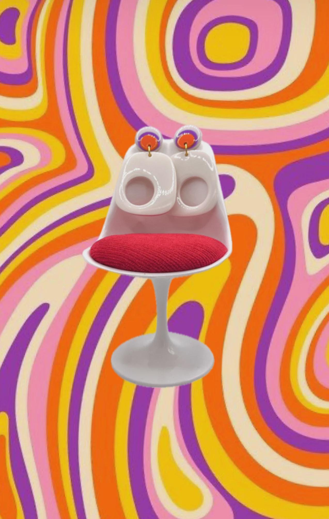 レトロな60年代/70年代スタイルのカラフルなドロップピアス。グルー